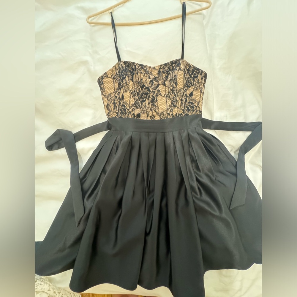 Dress - Picture 5 of 5